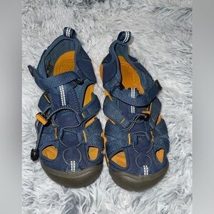 KEEN Newport Waterproof Sandals Little Kids Size 1 Slip On Hiking Trail Shoes